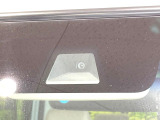 【ホンダセンシング】走行中に前方の車両等を認識し、衝突しそうな時は警報とブレーキで衝突回避と被害軽減をアシスト。より安全にドライブをお楽しみいただけます。