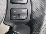 設定車速内で先行車の車速に合わせて速度を調節することで一定の車間距離を保ちながら追従走行できる「レーダークルーズコントロール(ブレーキ制御付)」を装備しています。