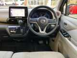 開放的で周囲が広く見渡せる運転席は車両の感覚がつかみやすくて安心安全です♪
