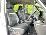 運転席シート廻りは使用感も少なく、良好な状態となっています。前オーナー様が丁寧に使っていたことがよくわかりますね。