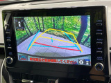 【バックカメラ】駐車時に後方がリアルタイム映像で確認できます。大型商業施設や立体駐車場での駐車時や、夜間のバック時に大活躍!運転スキルに関わらず、今や必須となった装備のひとつです!