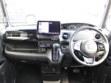 とても握りやすいステアリング!運転手の気持ちがそのまま伝わるかのような反応をしてくれます!!小物入れや各ボタンの配置にこだわり、とても使いやすいです!視認性も良いのでロングドライブもお任せ下さい!