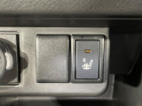 【シートヒーター】寒い日に重宝するシートヒーター!エアコンより早く温まってくれるので寒がりの人も安心ですね♪エアコンの温風は乾燥するから苦手、という方にもをおすすめです。