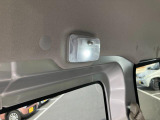 ラゲッジルームランプはLEDなので暗い時でも作業しやすい♪