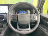 インテリアに合わせたデザインのステアリングは、運転される方のことも考え、運転しやすい形状、大きさです。是非一度、実際に触ってお確かめください。