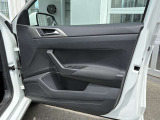 点検整備ご納車前にCertified Pre-Owned独自の「点検チェック項目シート」により、部品や機能に関する全71項目もの厳しいチェックを実施します。