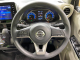 インテリアに合わせたデザインのステアリングは、運転される方のことも考え、運転しやすい形状、大きさです。是非一度、実際に触ってお確かめください。