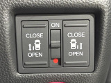 【両側パワースライドドア】スマートキーや運転席のスイッチで後席両側スライドドアの開閉が可能♪電動だから力を入れてドアを開ける必要が無く、小さなお子様でも簡単に開け閉めでき快適です♪