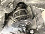 お車を安心してお乗りいただく為には、足回りの定期点検が欠かせません。サービスサポート(有償保証)では無料点検もご提供しており、安心のカーライフをお過ごしいただけるサポート体制が整っています。