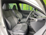 運転席まわりには十分なスペースがあり、大柄な方でもゆったり運転していただける環境です。