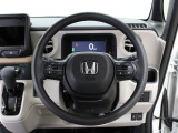 【運転席まわり】Honda独自の設計思想に基づき、自然に手を伸ばした先に操作したいものがあるようレイアウトを追求 !