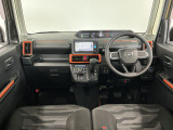 【インパネ】運転のしやすさを最優先に設計された見晴らしの良いフロントビュー。車両間隔が掴みやすく狭い道でも安心♪「安全」と「品質」を最優先に、安心してお乗りいただけるクルマを提供いたします。