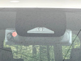 【トヨタセーフティセンス】走行中に前方の車両等を認識し、衝突しそうな時は警報とブレーキで衝突回避と被害軽減をアシスト。より安全にドライブをお楽しみいただけます。