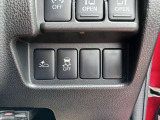 前方車両との衝突防止のサポート機能やアクセルとブレーキを踏み間違えた時のサポート機能など、安全装備が充実してて心強いです!!