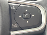 【ステアリングスイッチ】運転中、前方から目線をそらさずにオーディオ等の操作ができるよう、適切に配置されたスイッチ類。安心&快適なドライブを演出してくれる便利な機能です。