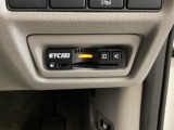 ハンドルの右下にETC2.0がついています。高速道路の料金所の通過も楽々です!。カードの取り出しもしやすい場所についています。
