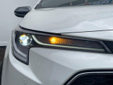 【LEDヘッドライト】悪天候や夜間走行時も良好な視界を確保し安心して運転できる高輝度LEDヘッドライトを装備!点灯速度が早く、消費電力も抑えられています。