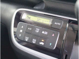 オートエアコンのお車ですので室内の温度をスムーズに調整してくれます♪