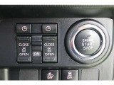時計マークのウエルカムオープンスイッチをONしておけば、キーを持って車に近づくとスライドドアが開いてくれます。買い物などで荷物をいっぱい持っていても、子供のお迎えで抱っこしていても大丈夫です!