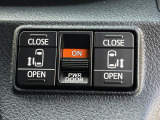 【両側パワースライドドア】スマートキーや運転席のスイッチで後席両側スライドドアの開閉が可能♪電動だから力を入れてドアを開ける必要が無く、小さなお子様でも簡単に開け閉めでき快適です♪