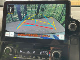 【バックカメラ】駐車時に後方がリアルタイム映像で確認できます。大型商業施設や立体駐車場での駐車時や、夜間のバック時に大活躍!運転スキルに関わらず、今や必須となった装備のひとつです!