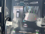 【マルチテレインモニター】車のフロントやサイドのカメラ画像を同時にモニター表示することで、悪路や狭い道を走行時でも周囲の状況確認ができ安心!本格SUVにうれしい装備です♪