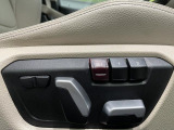 【メモリー機能付きパワーシート】運転手が代わってもボタン一つで設定ポジションに。常にご自身のドライブ設定が整います。