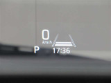 カラーヘッドアップディスプレイ付き。少ない視線移動で情報を確認できるので、運転の疲労軽減に繋がりますよ♪