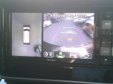 ★全方位モニター★クルマを真上から見下ろしているかのような映像によって車庫入れや縦列駐車などの駐車時に自車と駐車位置の関係をひと目で確認できスムースな駐車をサポートします!