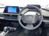 運転席まわりです。 各操作スイッチは使いやすい位置に配置されてます。