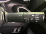 【オートライト】周りの明るさに応じて自動でヘッドライトの点灯・消灯ができる機能です!ライトの付け忘れ・消し忘れなどが無くなり、雨の日や夕方の走行も安心!トンネル通過時も便利ですね♪