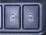 両側電動スライドドアを装備しております。