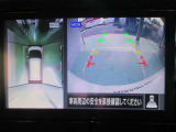 アラウンドビューモニターが駐車をアシスト☆4つの高解像度カメラで車の周囲を撮影。ミニバン、SUVなどの死角の駐停車も驚く程楽です!バックカメラは、車庫入れの時は勿論、後方の安全確認もできて安心です♪
