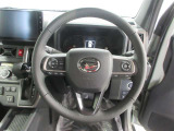 ステアリングから手を離さず、運転に集中したままオーディオ等の操作ができます。