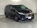 狭い駐車場でも、スライドドアならチャイルドシートへのお子さまの乗降や荷物の積載もスムーズ。とても便利な【助手席側。電動スライドドア】ドアハンドを少し引くだけでリアドアが自動開閉します。