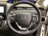 ハンドルにHondaセンシング系のクルーズコントロールやレーンキープアシストなどのスイッチと、オーディオの操作スイッチが装備されています。ハンドルから手を離さず安全に操作できます。