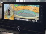【アラウンドビューモニター】専用のカメラにより、上から見下ろしたような視点で360度クルマの周囲を確認することができます☆死角部分も確認しやすく、狭い場所での切り返しや駐車もスムーズに行えます。
