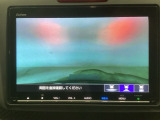 【バックカメラ】運転が苦手な方も車庫入れラクラクです!ギアをリバースに入れれば自動的に切り換わりますので、面倒な操作は不要です♪狭い駐車場もお車を傷つけず安心ですね!