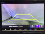 バックでの車庫入れも安心です!リアカメラが付いているバックモニター付のナビを装備しております。操作線もついており距離感も画面から確認できます。