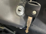 【キーレス】少し離れた場所からでもボタン一つでドアの開錠・施錠ができるのでとっても便利!ドアの鍵穴周りに傷をつけることもありません♪