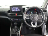 高いホールド性で運転姿勢が安定します。長距離ドライブでも疲れにくいのが魅力です。快適なドライビングライフをお送りください♪