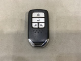 スマートキー付きですからドアロックの開閉およびエンジンスタートが楽々です。電動スライドドアの開け閉めもボタンで操作できます。