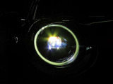 LEDオートヘッドライトを搭載しております。前方を明るく照らし夜間走行時に非常に重宝いたします。
