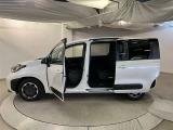 両側パワースライドドア付きだから、狭い駐車スペースなどでの 乗り降りラクラク!小さなお子さまのいるご家庭には嬉しい装備。