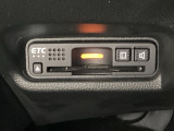 ハンドルの左下にETCがついています。高速道路の料金所の通過も楽々です。カードの取り出しもしやすい場所についています。