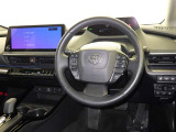 運転席まわりです。 各操作スイッチは使いやすい位置に配置されてます。