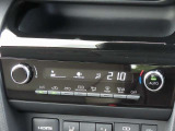 オートエアコンなのでスイッチひとつで車内を設定温度に調節してくれます☆