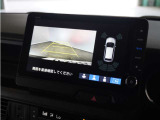 ◆リアワイドカメラシステム◆3種類の表示で後方確認をサポート♪セレクトレバーを「R」の位置に入れるとカメラ画像に切り替え。ノーマルビューでは従来のリアカメラと同様の標準的なビューで表示します!