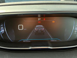 アクティブクルーズコントロールはレーダーが前方車を検知、設定速度より遅い車両が現れても、設定車間距離を保つためにエンブレとシフトダウンによって自動減速、車間距離が開けば、設定速度まで再加速します