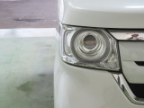 LEDヘッドライトは、点灯の瞬間から光量を発揮し、突然暗くなるトンネルなどでの安定感を高めます。